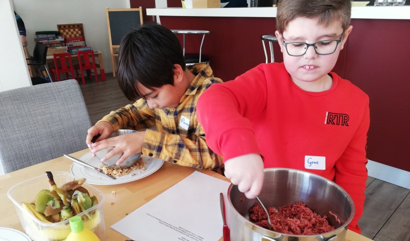 Hedendaags Leerlingen Ichtusschool maken lekkere hapjes in De Herberg | De KI-94