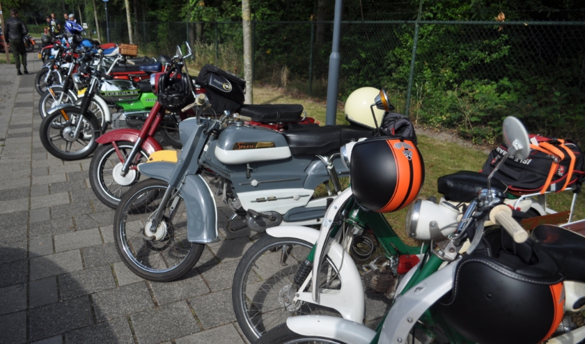 Bromfiets Oldtimer Liefhebbers Uit Zeeland bestaat vijftien jaar